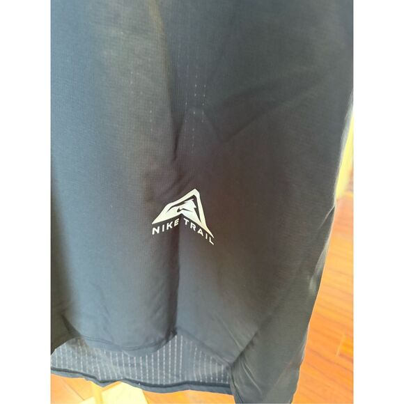 NIKE TRAIL DRI FIT Tee- large - Picture 3 of 4